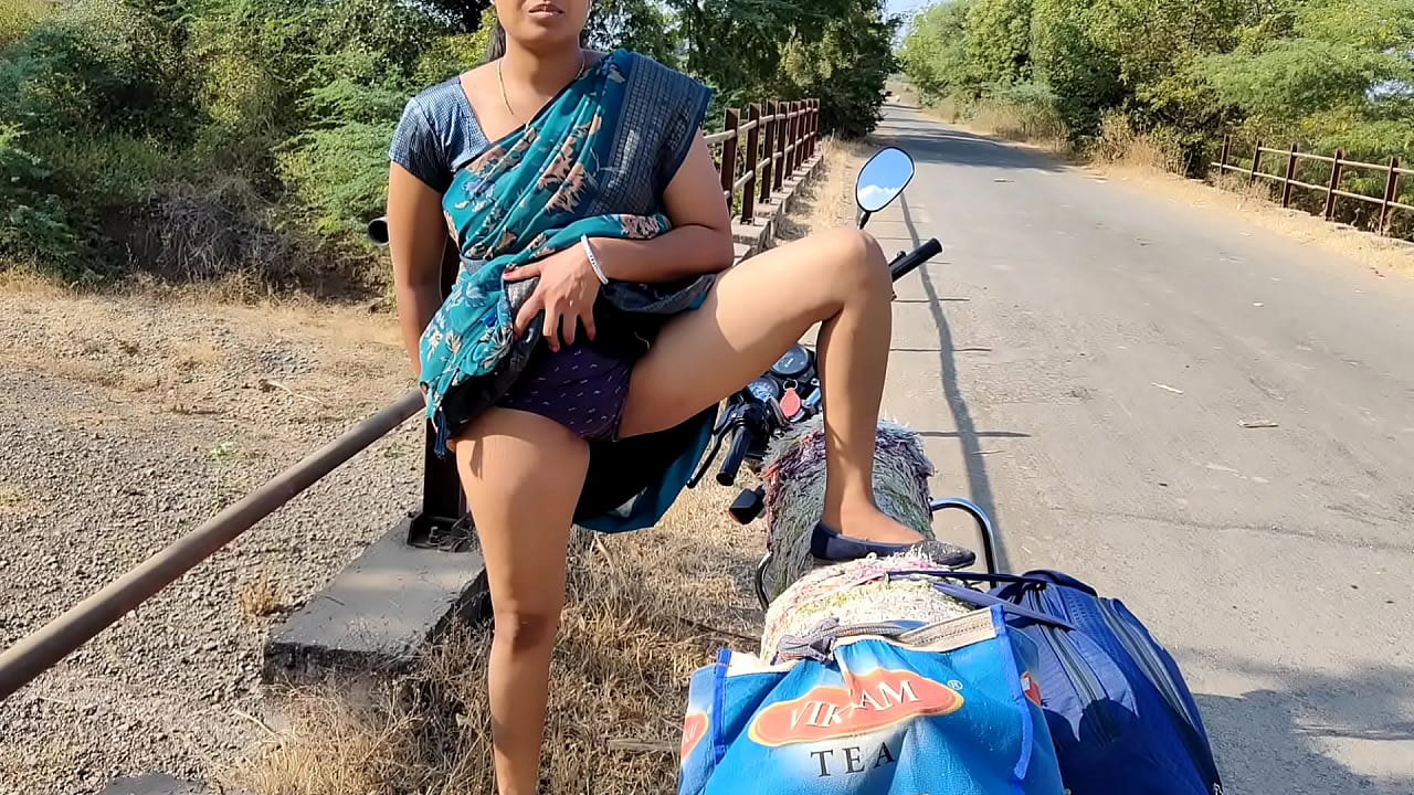 village sex mms road pe randi bhabhi ne chut dikha kar jawan larke se chudwaya
